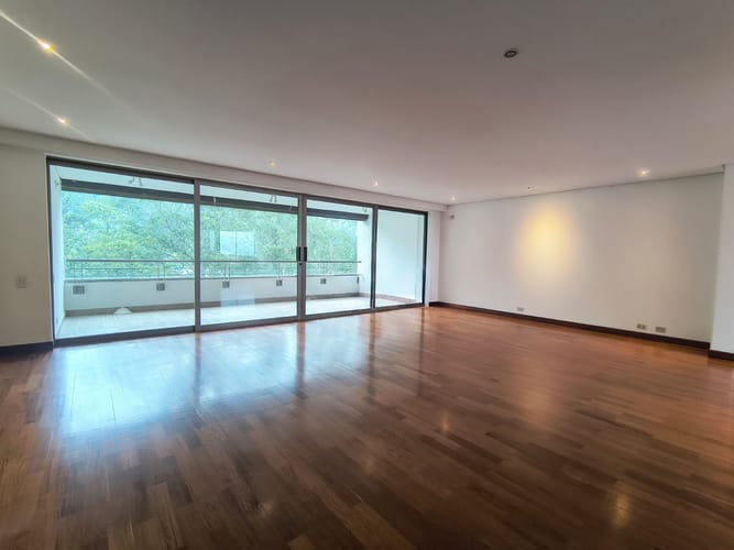 Apartamento de 4 alcobas en arriendo en El Poblado, Medellín, 260 m² · foto 2 de 20