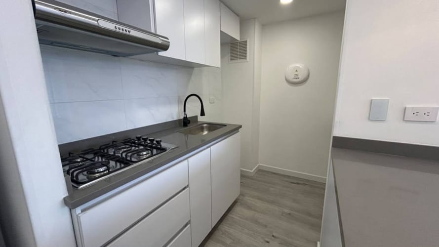 Apartamento de 2 alcobas en arriendo en La Laguna Fontibon, Bogotá, 42 m² · foto 3 de 13