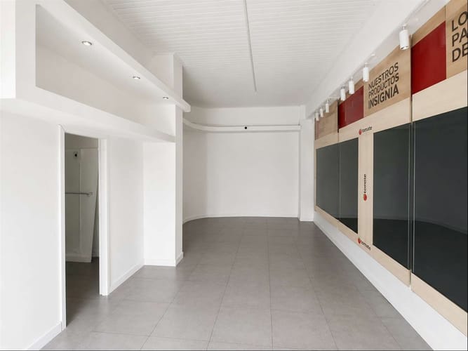 ALQUILER Local comercial de 343m2 sobre 18 de julio en Centro · Foto 5