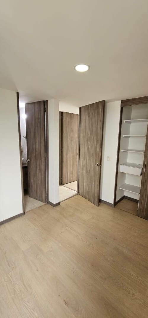Apartamento de 3 alcobas en venta en Calle Larga, Sabaneta, 61 m² · foto 3 de 24