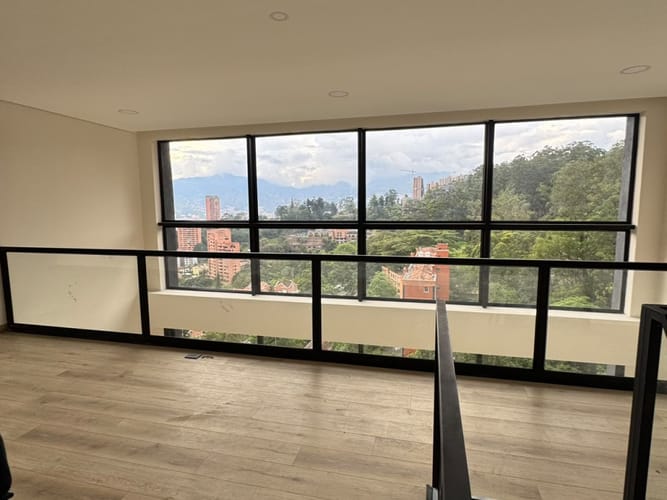 Apartamento de 3 alcobas en venta en Las Palmas, Medellín, 180 m² · foto 2 de 15