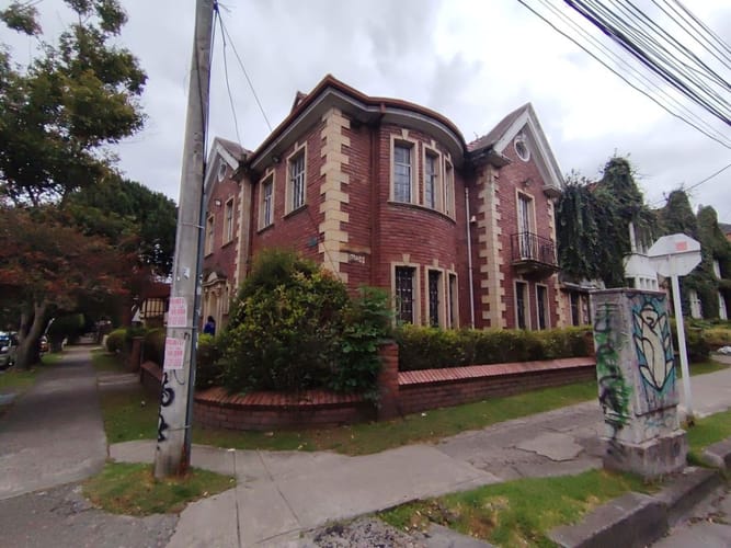 Casa de 13 alcobas en venta en Teusaquillo, Bogotá, 828 m² · foto 2 de 24