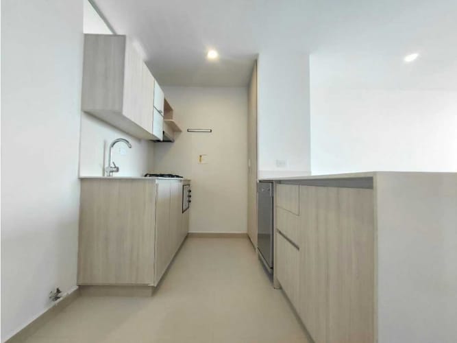 Apartaestudio en arriendo en Los Naranjos, Medellín, 64 m² · foto 3 de 20
