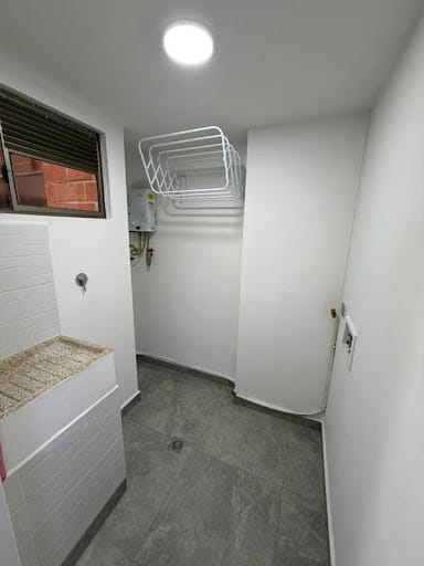Apartamento de 3 alcobas en arriendo en Loma Del Escobero, Envigado, 98 m² · foto 5 de 12