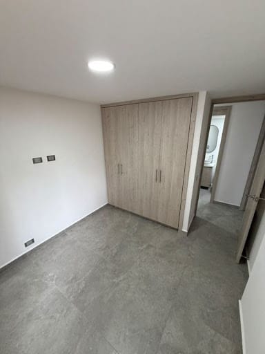 Apartamento de 3 alcobas en arriendo en Loma Del Escobero, Envigado, 98 m² · foto 11 de 12