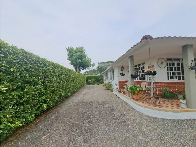Casa de 3 alcobas en venta en Barcelona, Villavicencio, 170 m² · foto 2 de 21