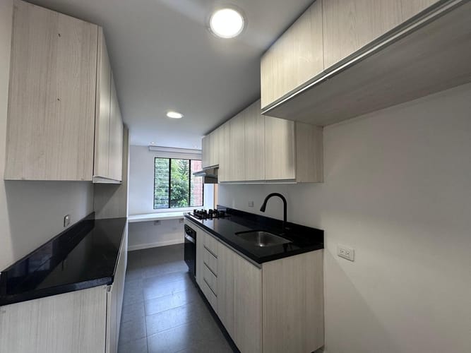 Apartamento de 3 alcobas en arriendo en El Poblado, Medellín, 85 m² · foto 3 de 18