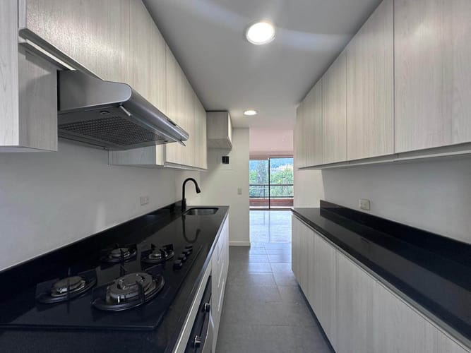 Apartamento de 3 alcobas en arriendo en El Poblado, Medellín, 85 m² · foto 5 de 18