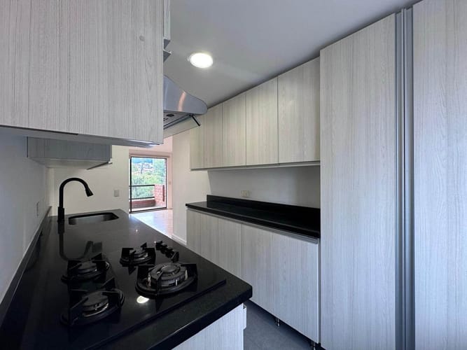Apartamento de 3 alcobas en arriendo en El Poblado, Medellín, 85 m² · foto 4 de 18