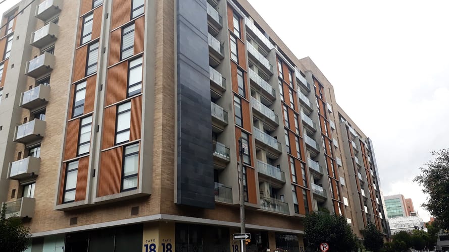 Apartamento de 1 alcoba en arriendo en Chicó Reservado, Bogotá, 58 m² · foto 2 de 24