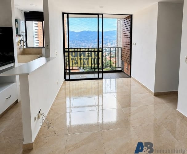 Apartamento de 3 alcobas en venta en Suramérica, Itagüí, 68 m² · foto 3 de 9