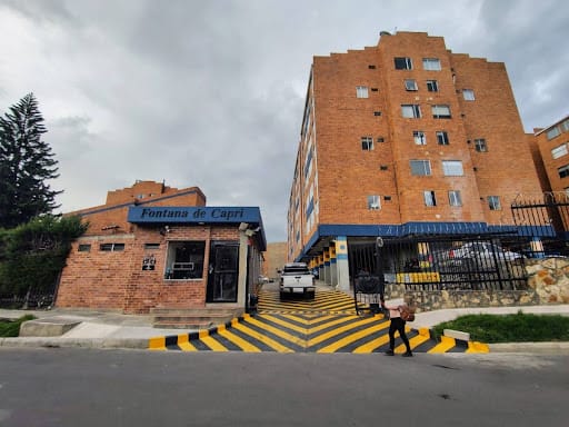 Apartamento de 4 alcobas en venta en Verbenal San Antonio, Bogotá, 100 m² · foto 2 de 24