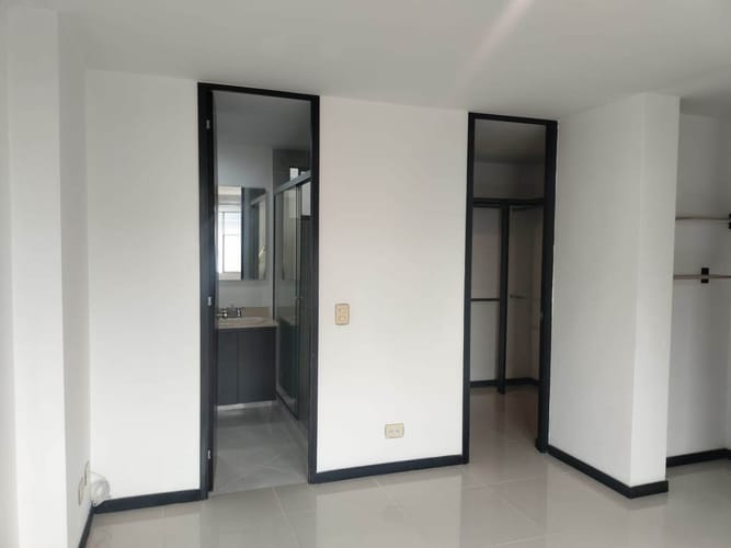 Apartamento de 3 alcobas en arriendo en El Poblado, Medellín, 94 m² · foto 12 de 17