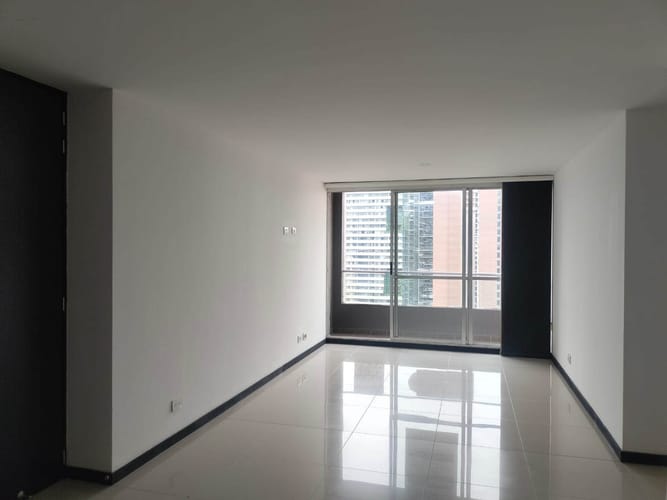Apartamento de 3 alcobas en arriendo en El Poblado, Medellín, 94 m² · foto 2 de 17