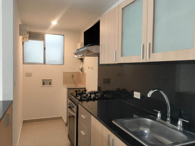 Apartamento de 3 alcobas en arriendo en El Poblado, Medellín, 94 m² · foto 3 de 17