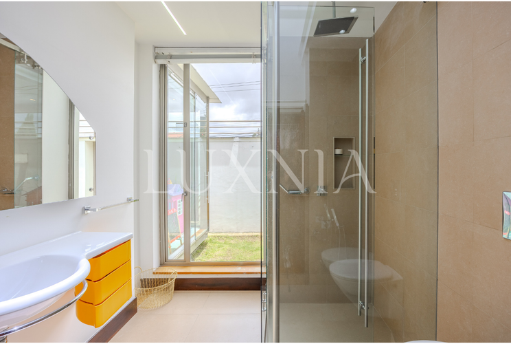 Casa de 5 alcobas en venta en Santa Barbara, Bogotá, 905 m² · foto 16 de 19