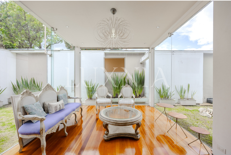 Casa de 5 alcobas en venta en Santa Barbara, Bogotá, 905 m² · foto 1 de 19