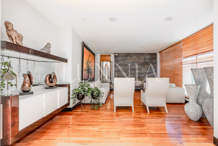 Casa de 5 alcobas en venta en Santa Barbara, Bogotá, 905 m² · foto 3 de 19