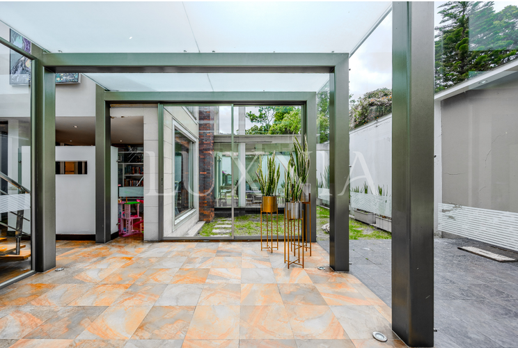 Casa de 5 alcobas en venta en Santa Barbara, Bogotá, 905 m² · foto 7 de 19