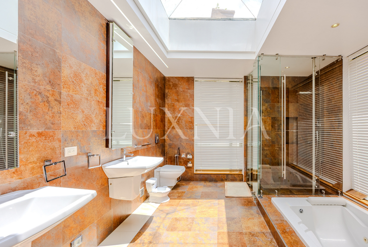 Casa de 5 alcobas en venta en Santa Barbara, Bogotá, 905 m² · foto 10 de 19