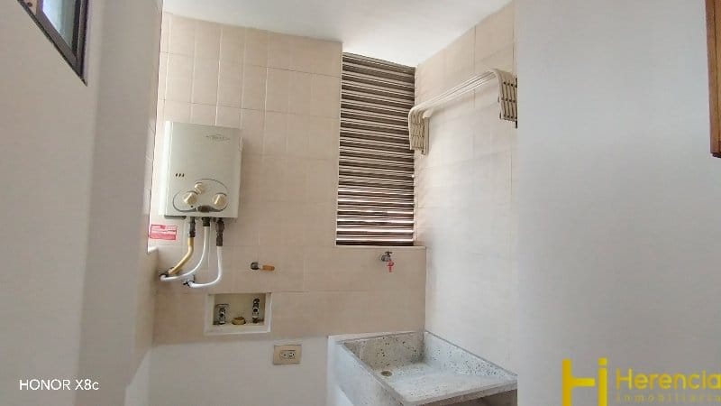 Apartamento de 3 alcobas en arriendo en Laureles, Medellín, 92 m² · foto 8 de 24