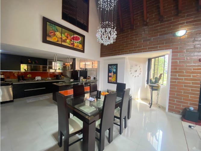Apartamento de 3 alcobas en venta en Transversal Inferior, Medellín, 208 m² · foto 2 de 19