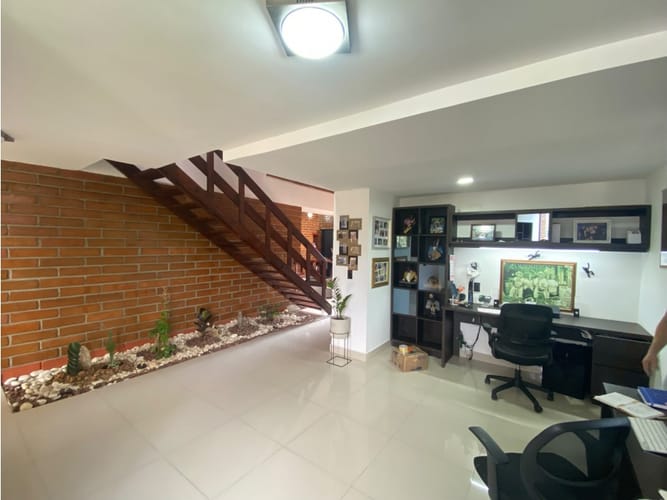 Apartamento de 3 alcobas en venta en Transversal Inferior, Medellín, 208 m² · foto 3 de 19