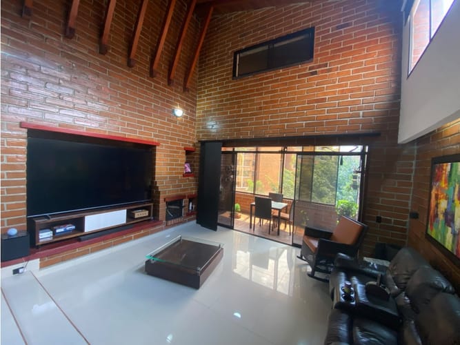 Apartamento de 3 alcobas en venta en Transversal Inferior, Medellín, 208 m² · foto 4 de 19