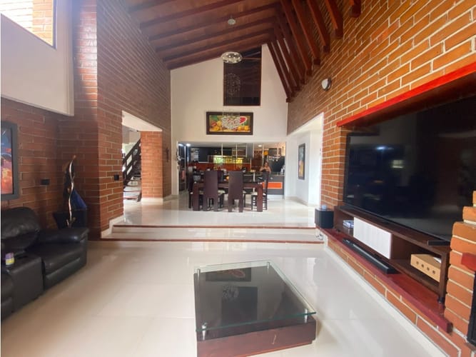 Apartamento de 3 alcobas en venta en Transversal Inferior, Medellín, 208 m² · foto 5 de 19