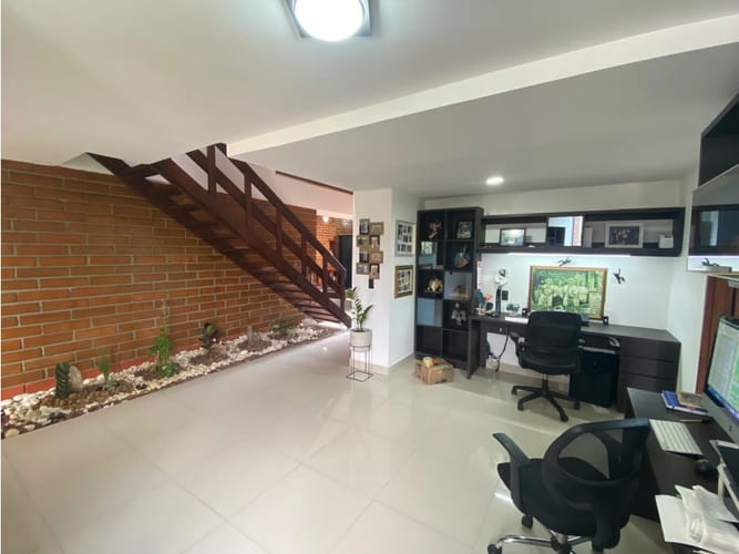 Apartamento de 3 alcobas en venta en Transversal Inferior, Medellín, 208 m² · foto 8 de 19