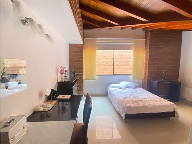 Apartamento de 3 alcobas en venta en Transversal Inferior, Medellín, 208 m² · foto 13 de 19