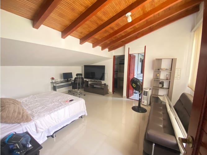 Apartamento de 3 alcobas en venta en Transversal Inferior, Medellín, 208 m² · foto 15 de 19