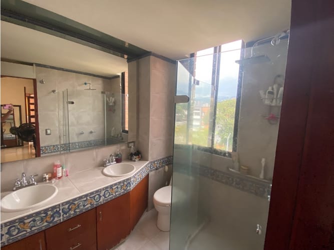 Apartamento de 3 alcobas en venta en Transversal Inferior, Medellín, 208 m² · foto 16 de 19