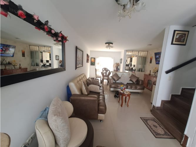 Casa de 3 alcobas en venta en Montecarlo, Villavicencio, 83 m² · foto 2 de 20