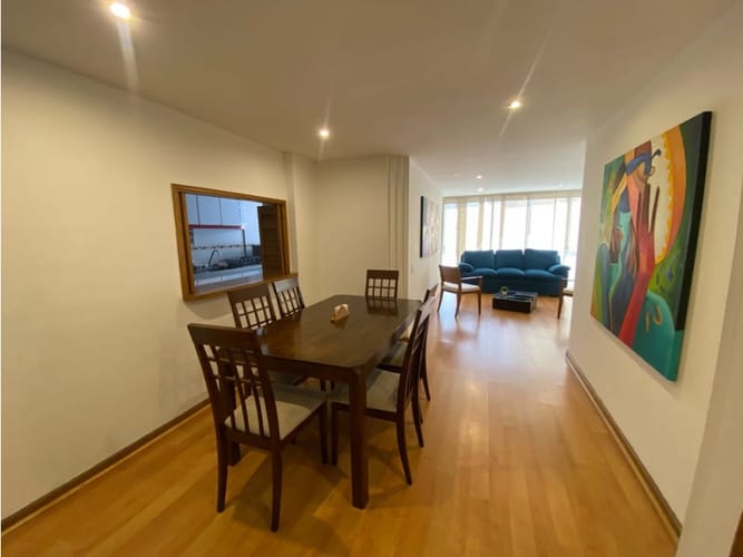 Apartamento de 3 alcobas en venta en Santa Barbara Central, Bogotá, 105 m² · foto 2 de 11