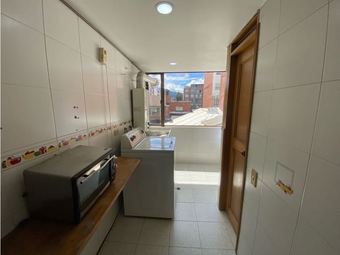 Apartamento de 3 alcobas en venta en Santa Barbara Central, Bogotá, 105 m² · foto 10 de 11