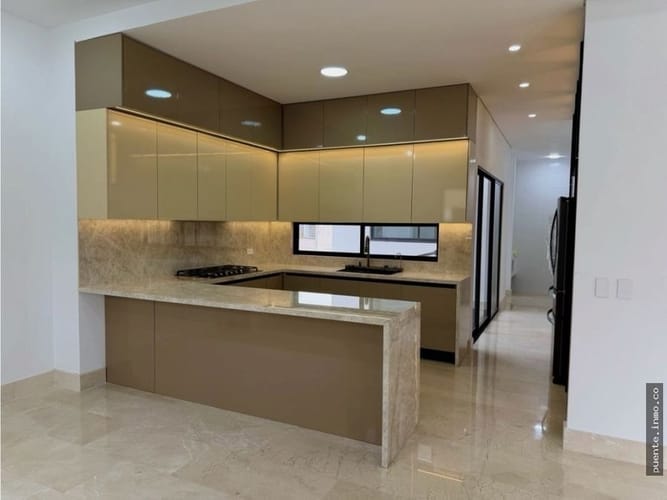 Apartamento de 3 alcobas en arriendo en Santa Teresita, Cali, 244 m² · foto 3 de 24