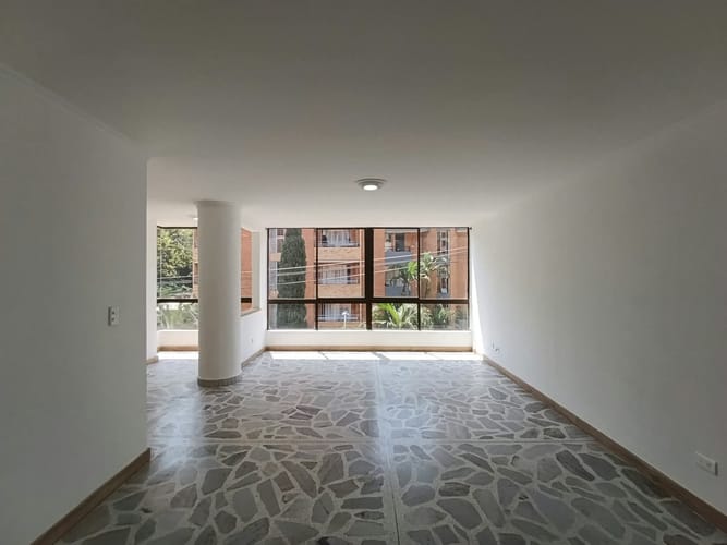 Apartamento de 3 alcobas en arriendo en Laureles, Medellín, 116 m² · foto 2 de 16
