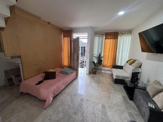 Casa de 11 alcobas en venta en Ciudad Cordoba, Cali, 75 m² · foto 2 de 6