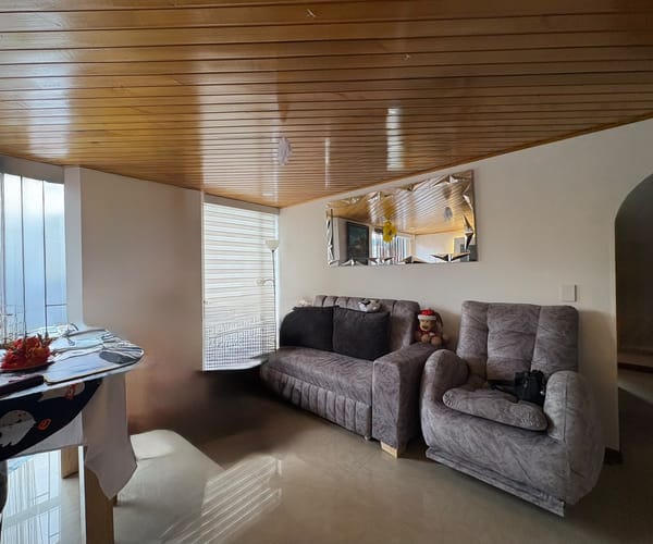 Apartamento de 3 alcobas en venta en Los Cedros, Bogotá, 60 m² · foto 2 de 17