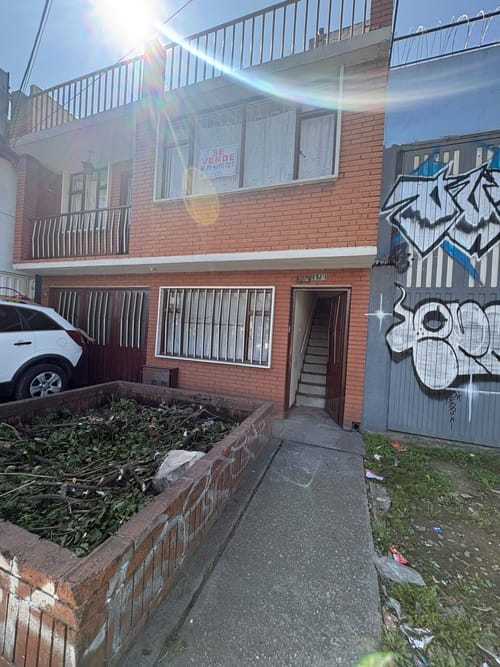 Casa de 6 alcobas en venta en Primavera Occidental - Puente Aranda, Bogotá, 251 m² · foto 2 de 24