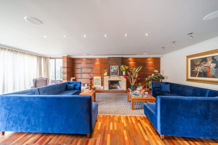 Apartamento de 6 alcobas en arriendo en El Refugio, Bogotá, 620 m² · foto 2 de 24