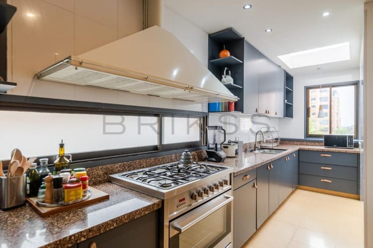 Apartamento de 6 alcobas en arriendo en El Refugio, Bogotá, 620 m² · foto 8 de 24