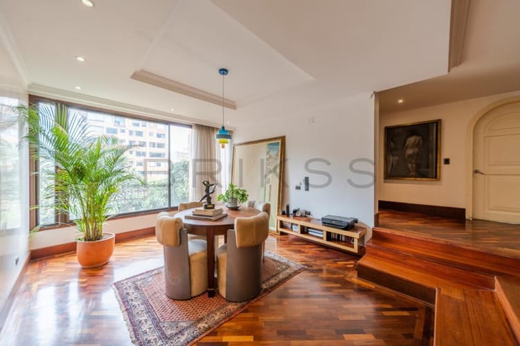 Apartamento de 6 alcobas en arriendo en El Refugio, Bogotá, 620 m² · foto 13 de 24