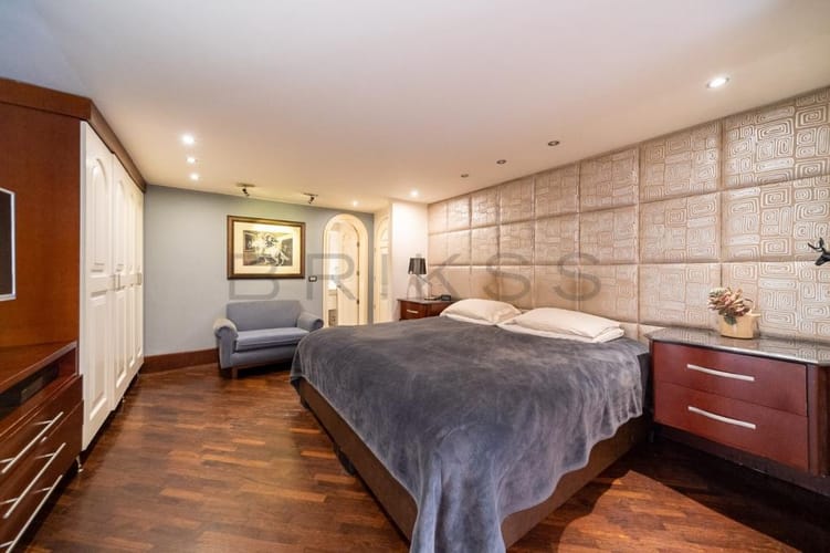 Apartamento de 6 alcobas en arriendo en El Refugio, Bogotá, 620 m² · foto 22 de 24
