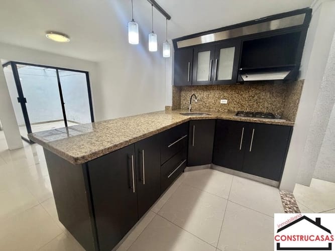 Casa de 3 alcobas en arriendo en La Gloria, Medellín, 175 m² · foto 2 de 14