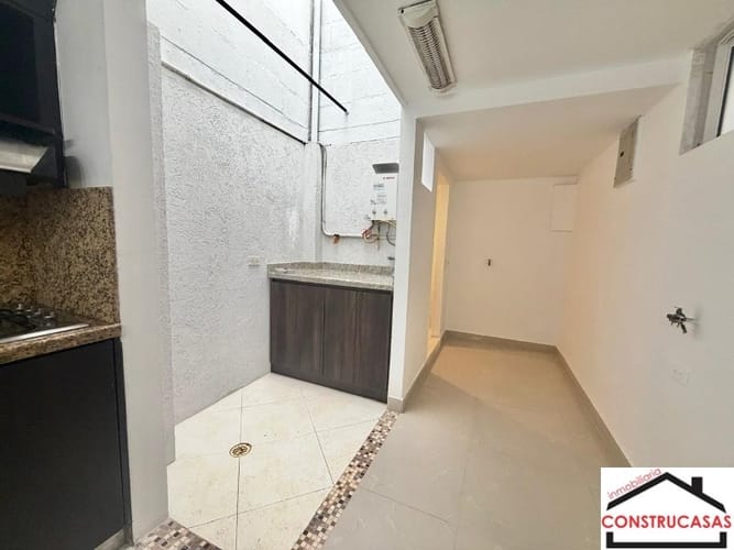 Casa de 3 alcobas en arriendo en La Gloria, Medellín, 175 m² · foto 3 de 14
