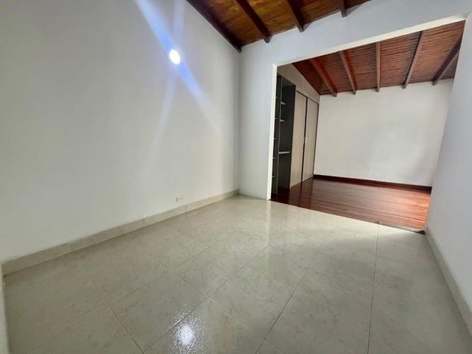 Casa de 3 alcobas en arriendo en La Gloria, Medellín, 175 m² · foto 5 de 14