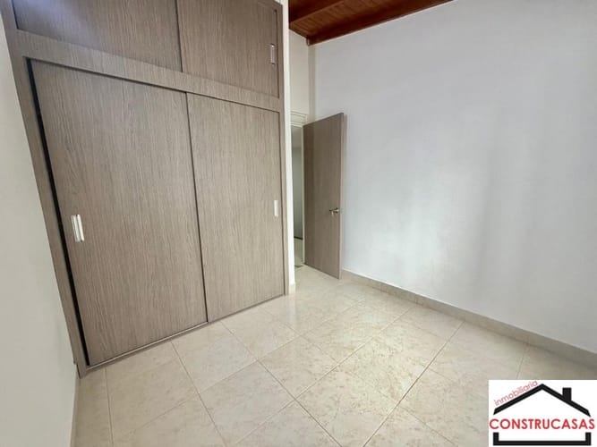Casa de 3 alcobas en arriendo en La Gloria, Medellín, 175 m² · foto 9 de 14