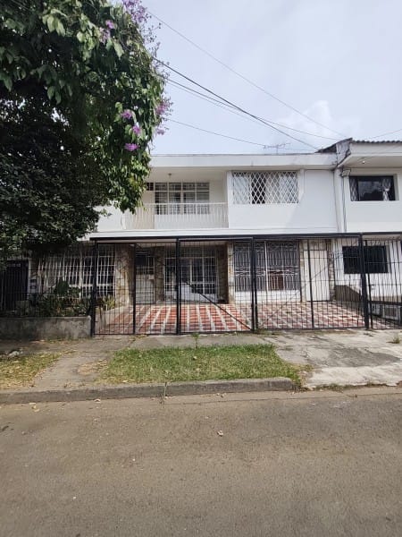 Casa de 12 alcobas en venta en Santa Anita, Cali, 360 m² · foto 1 de 7